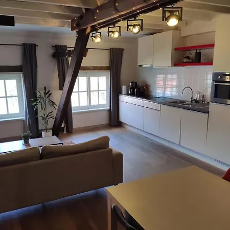 Unique Historic Mill Loft With River Lys Views 公寓 *