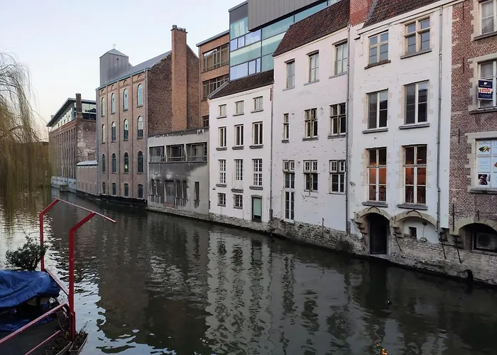 Unique Historic Mill Loft With River Lys Views 아파트 헨트