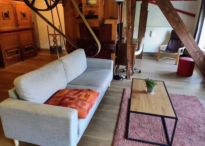 아파트 Unique Historic Mill Loft With River Lys Views