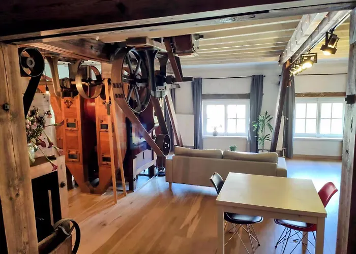 아파트 Unique Historic Mill Loft With River Lys Views