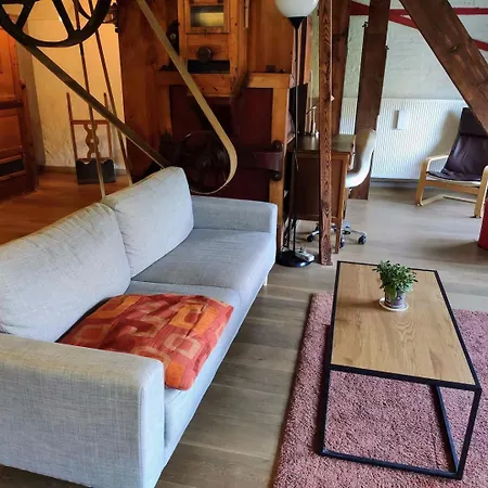 아파트 Unique Historic Mill Loft With River Lys Views